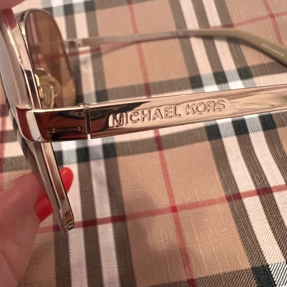 Michael Kors Chelsea sunglasses - Picture 4 of 5